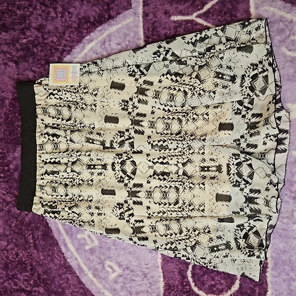 LuLaRoe Dresses & Skirts - LuLaRoe Lola Women's Medium Below The Knee Skirt With Slip  NWT